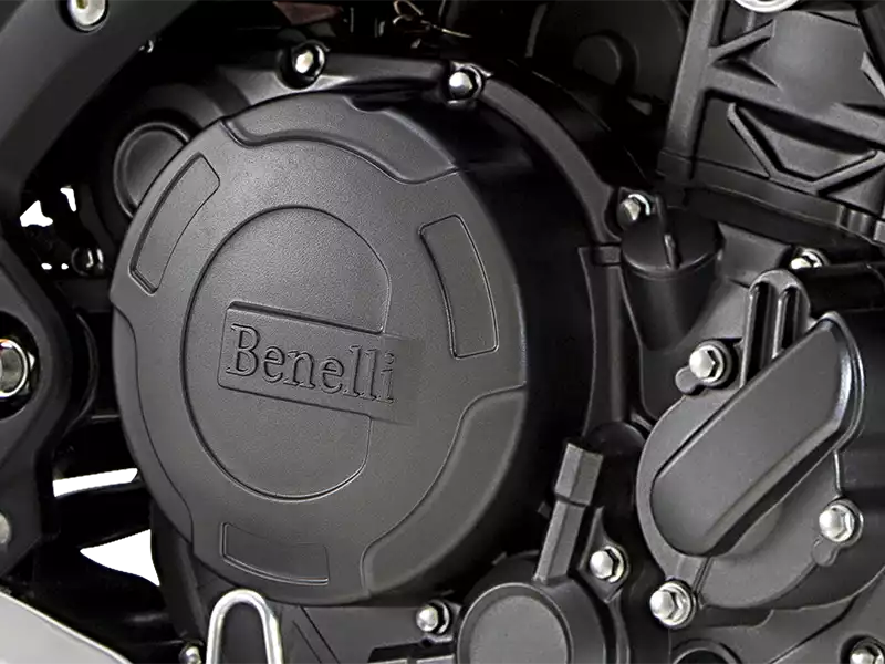 再構築されたベネリの新世代250パワーユニットの水冷単気筒DOHC4バルブエンジンは、ショートストロークでレスポンスも良く軽快な走りを実現しました。