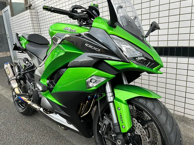 Kawasaki純正フレームスライダーを装着。