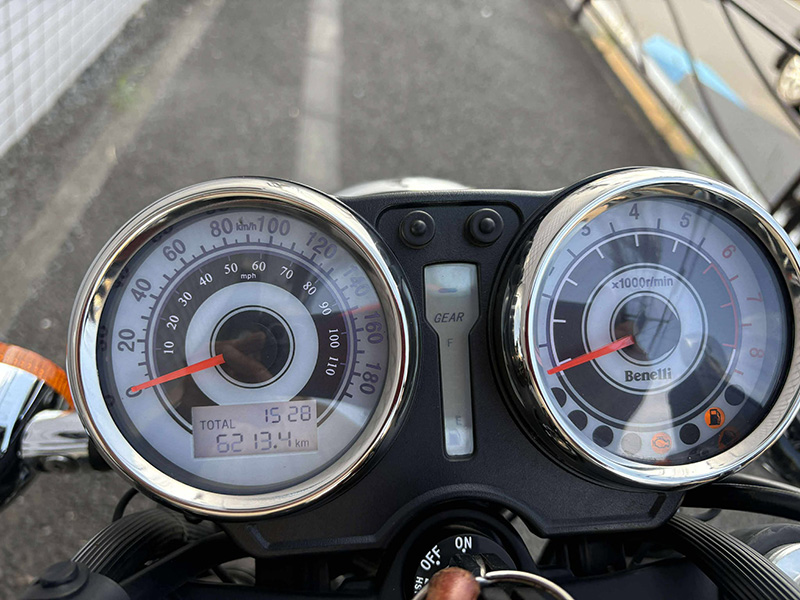 メーター交換しています。交換前703km、交換後6213kmです。