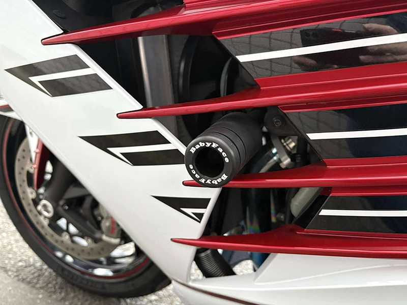 BabyFace製のフレームスライダーを装着。