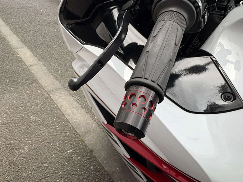 DAYTONA製プレミアムゾーン ハンドルバーエンドプラグ ホロー。