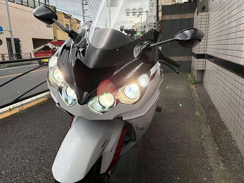 ハイビームは車検対応の高効率ハロゲンに換装。