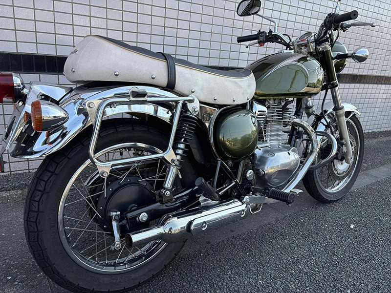 純正オプションのハイシートが装着されています。